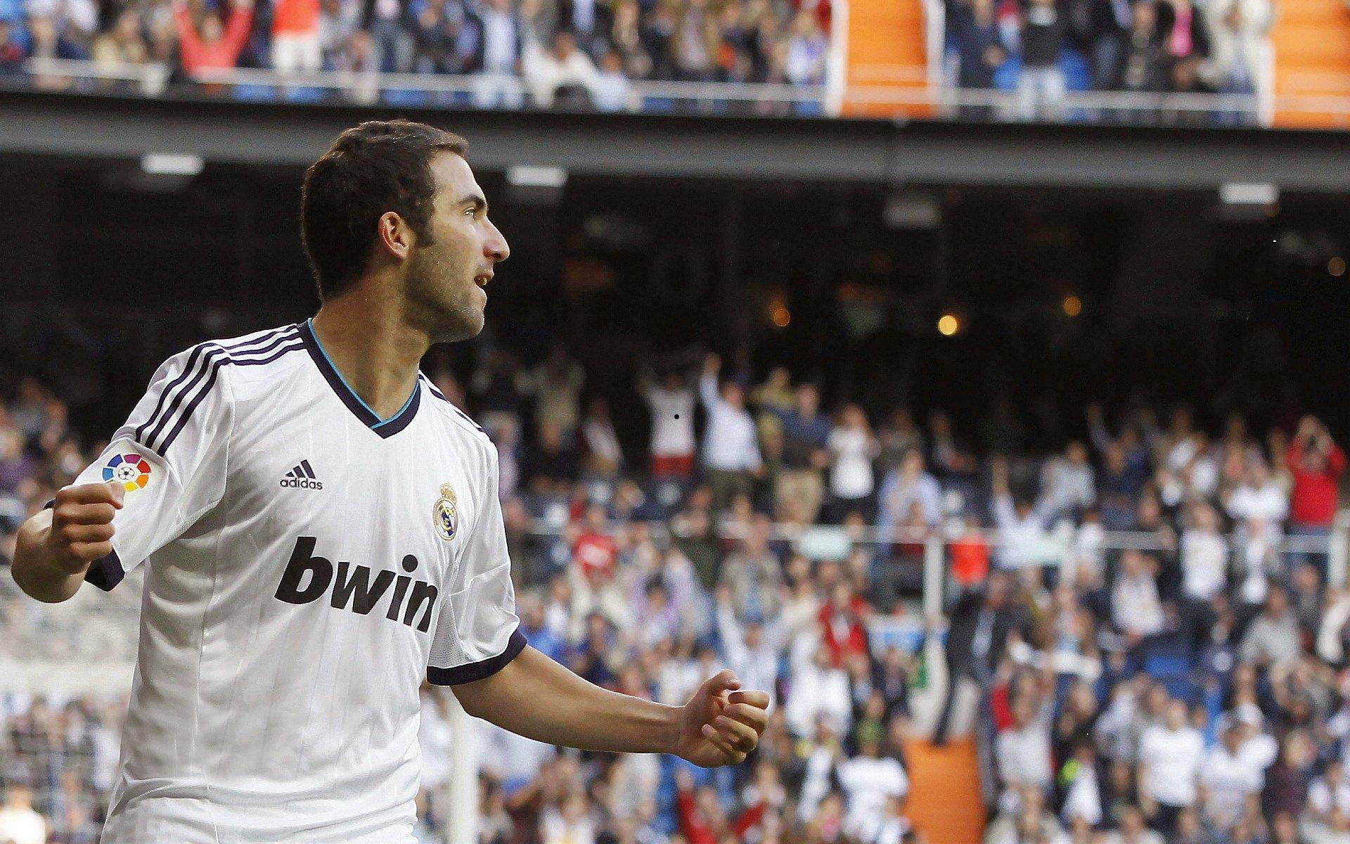 天才新星上演帽子戏法，助球队逆转夺冠